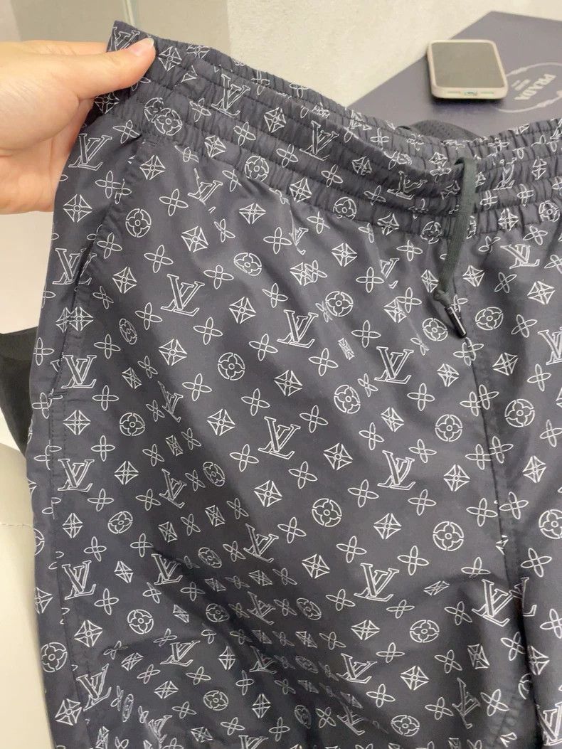 Louis Vuitton Black Louis Vuitton Printed Shorts Size M- DMC Size US 32 / EU 48 - 3 Thumbnail