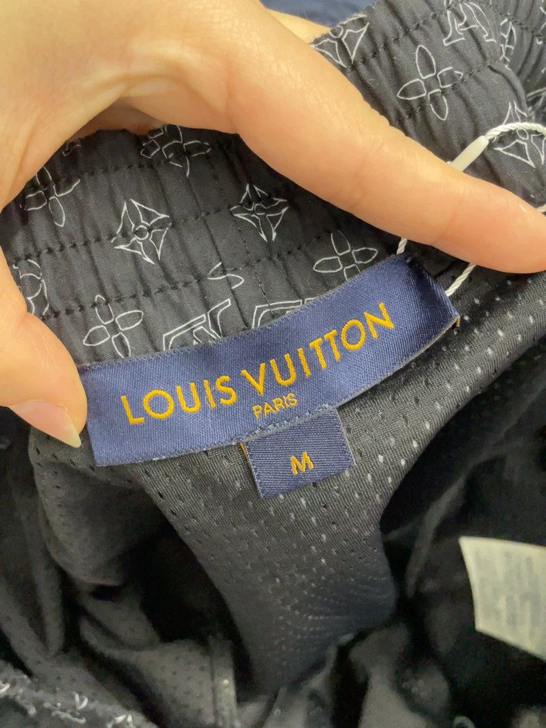 Louis Vuitton Black Louis Vuitton Printed Shorts Size M- DMC Size US 32 / EU 48 - 6 Thumbnail