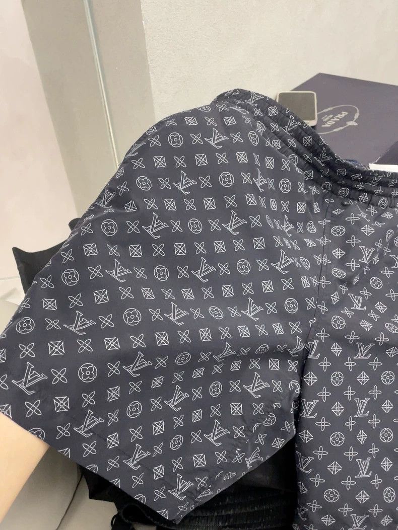 Louis Vuitton Black Louis Vuitton Printed Shorts Size M- DMC Size US 32 / EU 48 - 4 Thumbnail