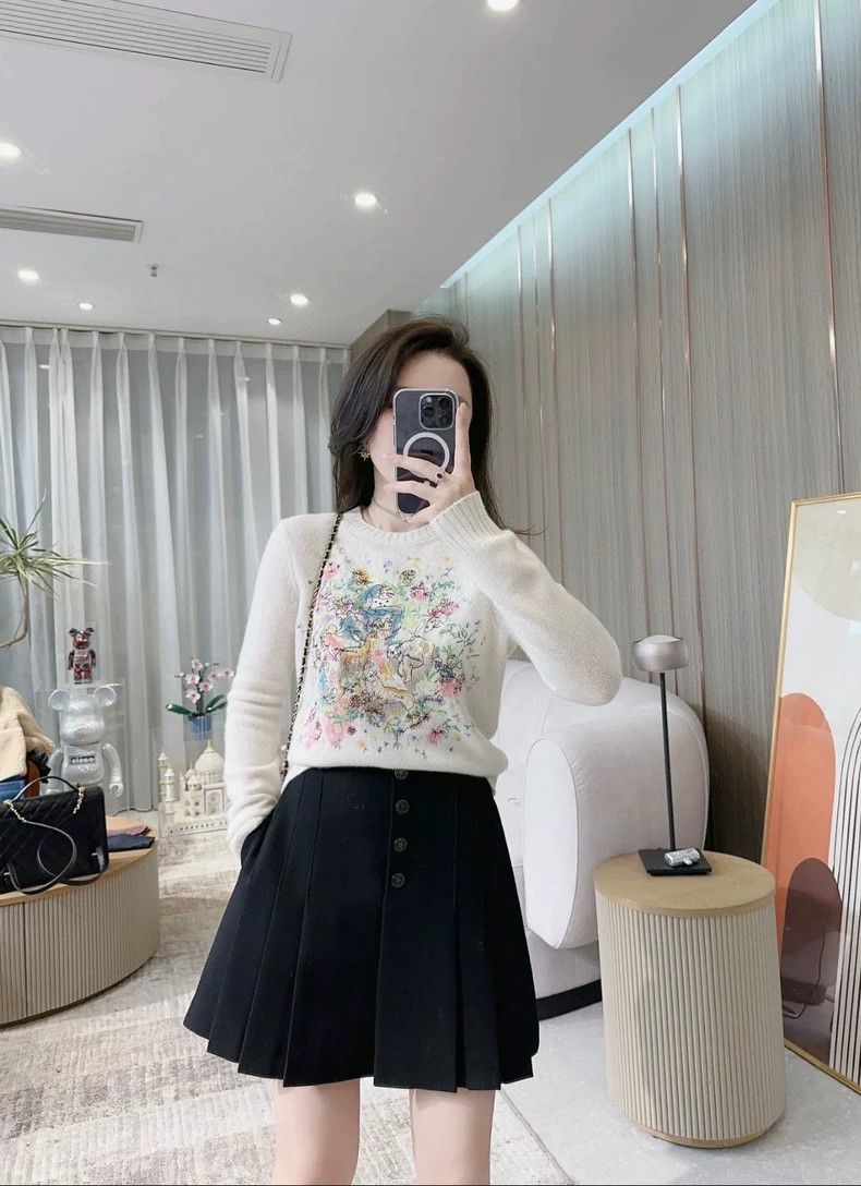 Dior Dior Pleated Wool Skirt with Star Button- DMC Size 34" / US 12 / IT 48 - 9 Thumbnail