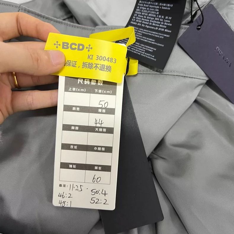 Prada PRADA Gray Logo Shorts in Size 46-52- DMC Size US 31 - 7 Thumbnail