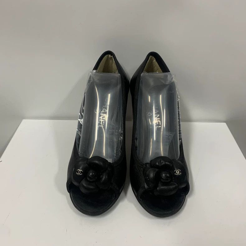 Chanel Chanel Camellia High Heels Size 37.5 Size US 7 / IT 37 - 2 Thumbnail