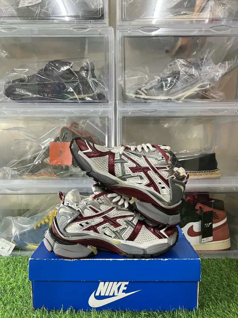 Balenciaga Balenciaga Runner Burgundy Women's Sneakers Size 36 Size US 4 / IT 34 - 4 Thumbnail