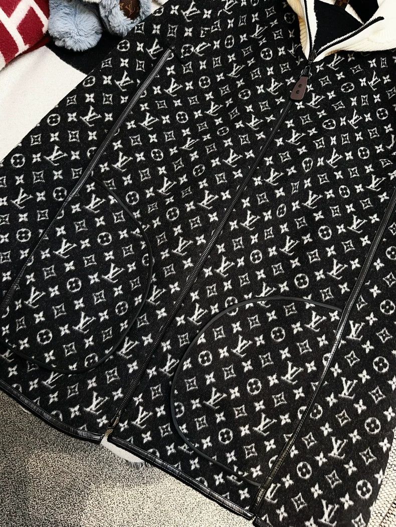 Louis Vuitton Louis Vuitton Reversible Black Hooded Cape Coat- DMC Size US S / EU 44-46 / 1 - 3 Thumbnail