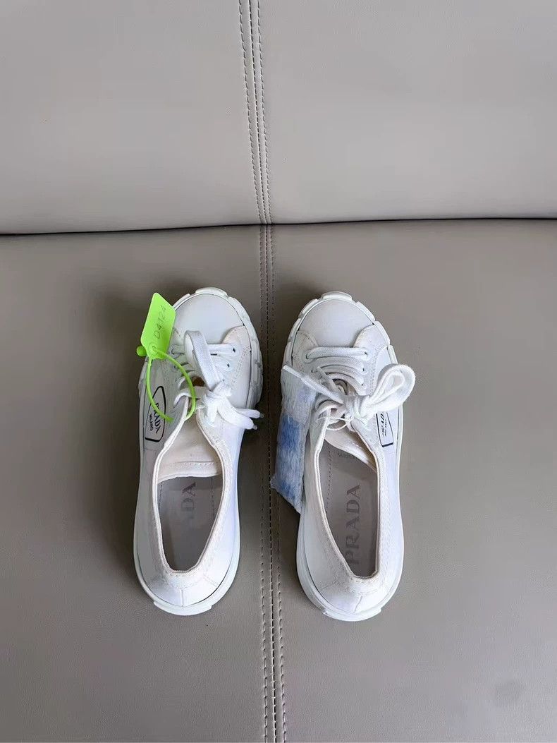Prada Prada Sneakers Size 37 in Excellent Condition Size US 7 / IT 37 - 3 Thumbnail