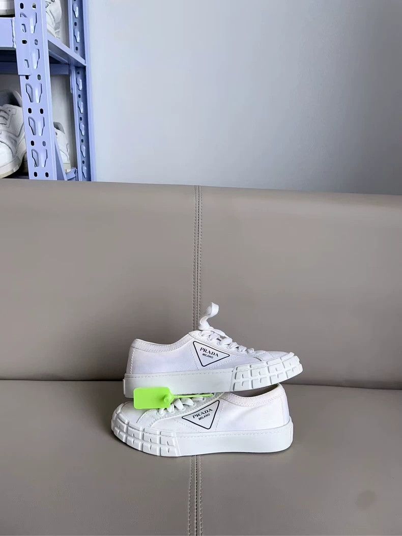 Prada Prada Sneakers Size 37 in Excellent Condition Size US 7 / IT 37 - 6 Thumbnail