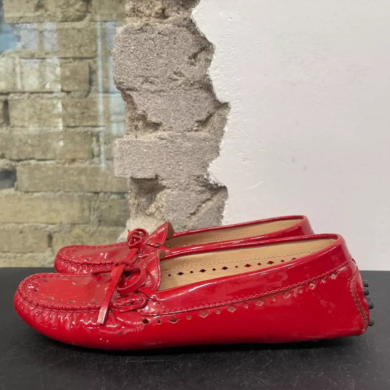 Tod's Tod's Red Loafers Size 35.5 Size US 6 / IT 36 - 2 Thumbnail