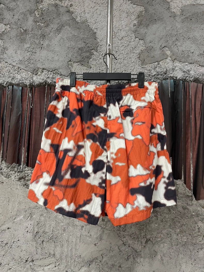 Louis Vuitton Louis Vuitton Orange Camouflage Printed Shorts Size US 34 / EU 50 - 2 Thumbnail