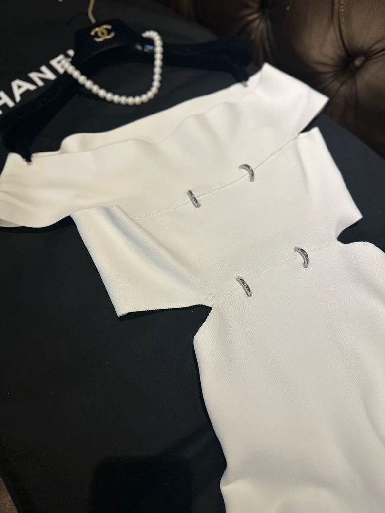 Alexander McQueen Elegant White Elastic Dress by Alexander McQueen- DMC Size 22" - 4 Thumbnail