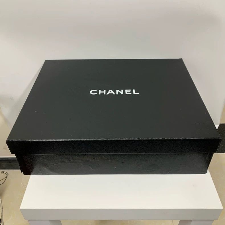 Chanel Chanel Patent Leather Short Boots Size 35.5 Size US 5 / IT 35 - 9 Thumbnail