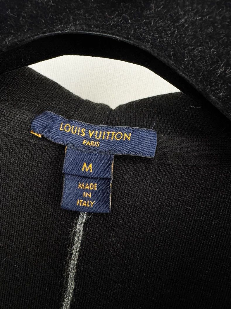 Louis Vuitton Louis Vuitton Gray Cape Poncho New M Size Size M / US 6-8 / IT 42-44 - 2 Thumbnail