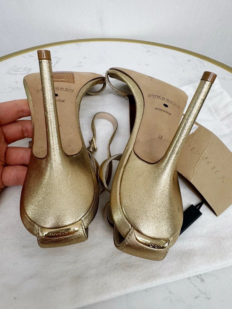 Burberry Burberry Gold Sandals Size 37 New Condition Size US 7 / IT 37 - 6 Thumbnail