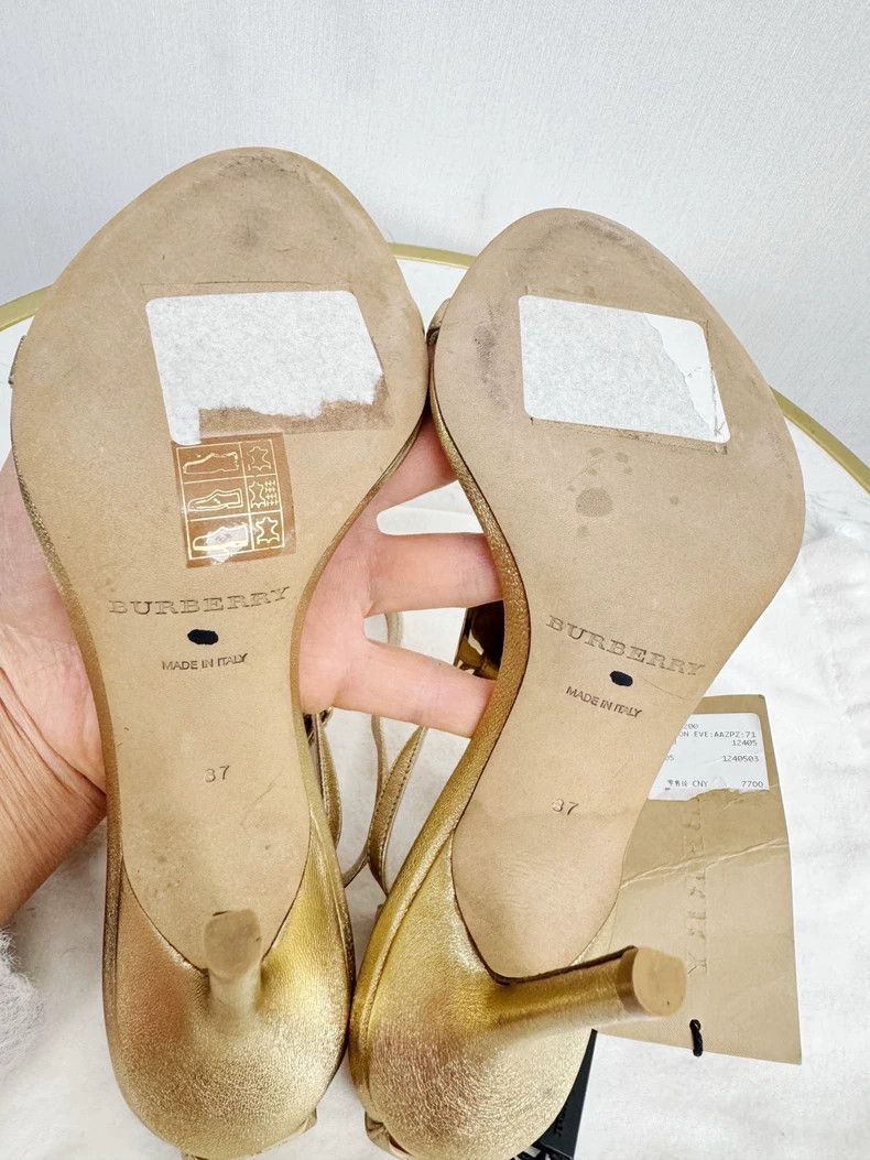 Burberry Burberry Gold Sandals Size 37 New Condition Size US 7 / IT 37 - 7 Thumbnail