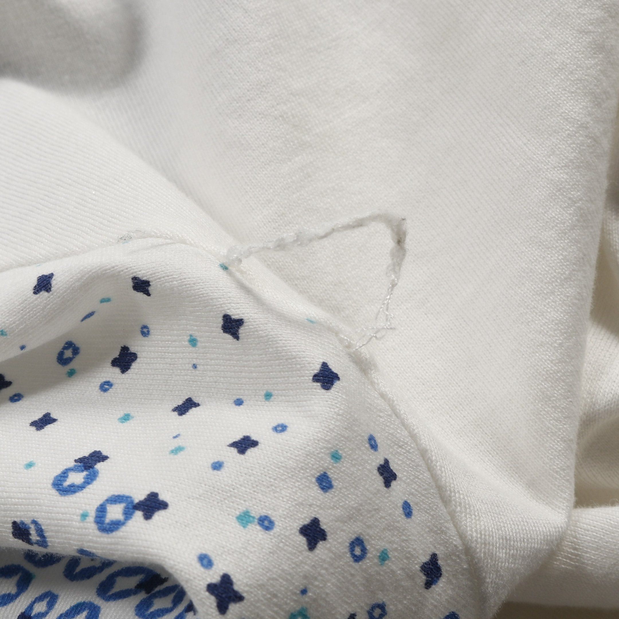 Louis Vuitton Louis Vuitton T-Shirt Lv Logo Asymmetry Cotton White Blue Size ONE SIZE - 9 Thumbnail