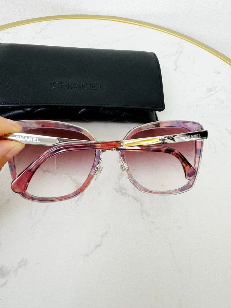 Chanel Chanel Sunglasses with Case in Excellent Condition Size ONE SIZE - 2 Thumbnail
