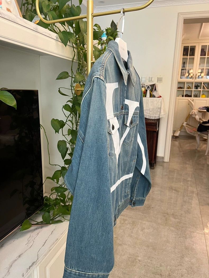 Valentino Valentino Denim Jacket with Distressed Design Size M / US 6-8 / IT 42-44 - 2 Thumbnail