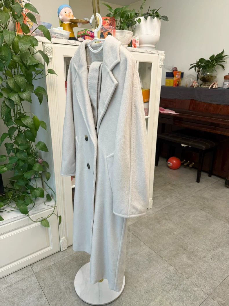 Max Mara MaxMara Double-Breasted Coat in Glacier Gray Size XS / US 0-2 / IT 36-38 - 2 Thumbnail