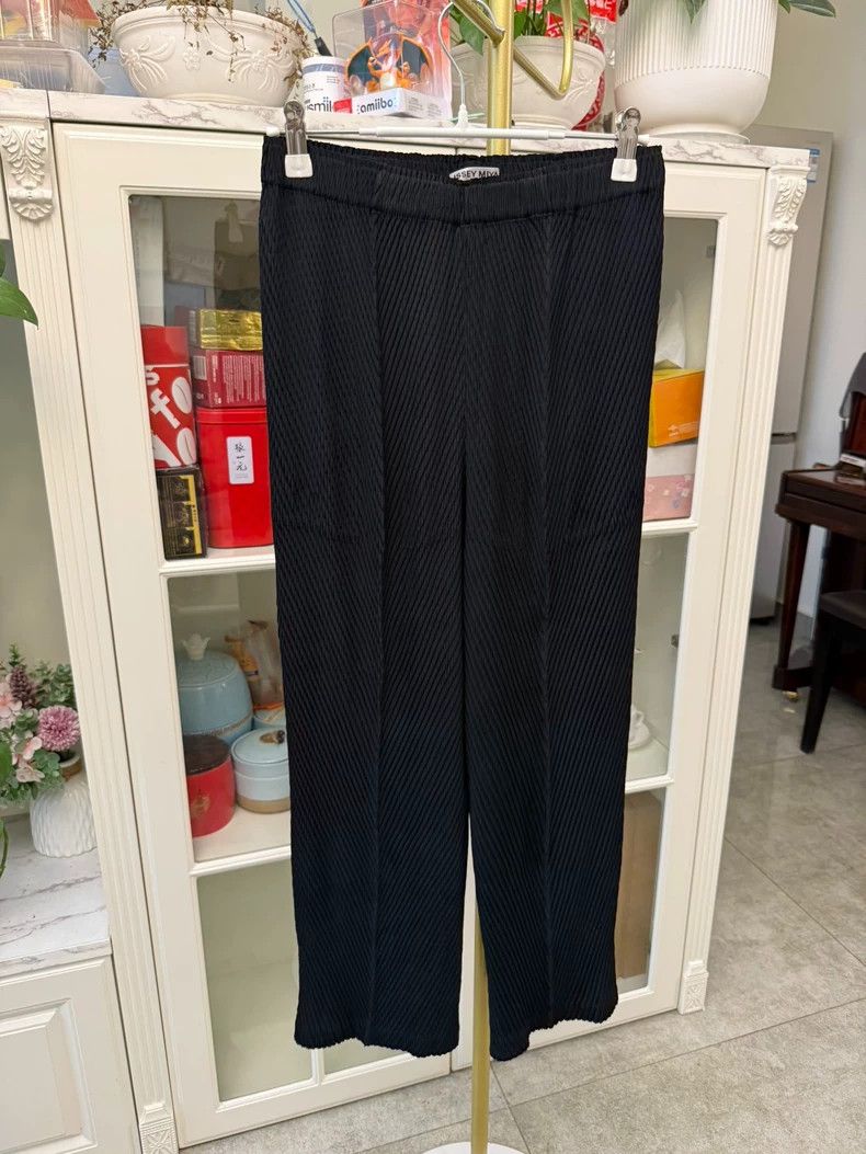 Issey Miyake Issey Miyake Fish Scale Straight Pants Size 42" / US 20 - 2 Thumbnail