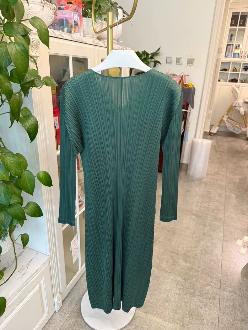 Issey Miyake Issey Miyake Long Sleeve Dress in Sage Green Size ONE SIZE - 7 Thumbnail