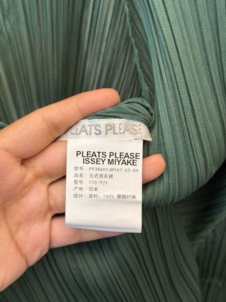 Issey Miyake Issey Miyake Long Sleeve Dress in Sage Green Size ONE SIZE - 5 Thumbnail