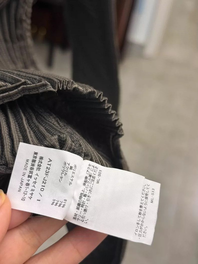 Issey Miyake Issey Miyake Pleated Top Brand New Condition Size ONE SIZE - 6 Thumbnail