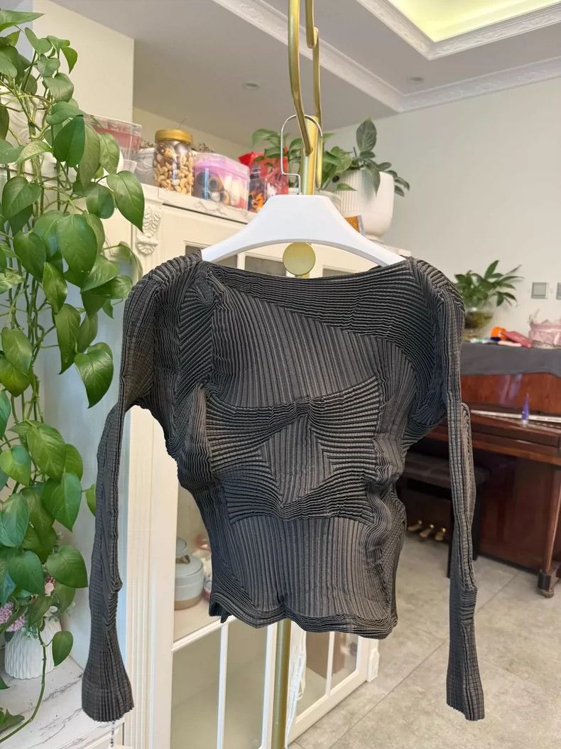 Issey Miyake Issey Miyake Pleated Top Brand New Condition Size ONE SIZE - 4 Thumbnail