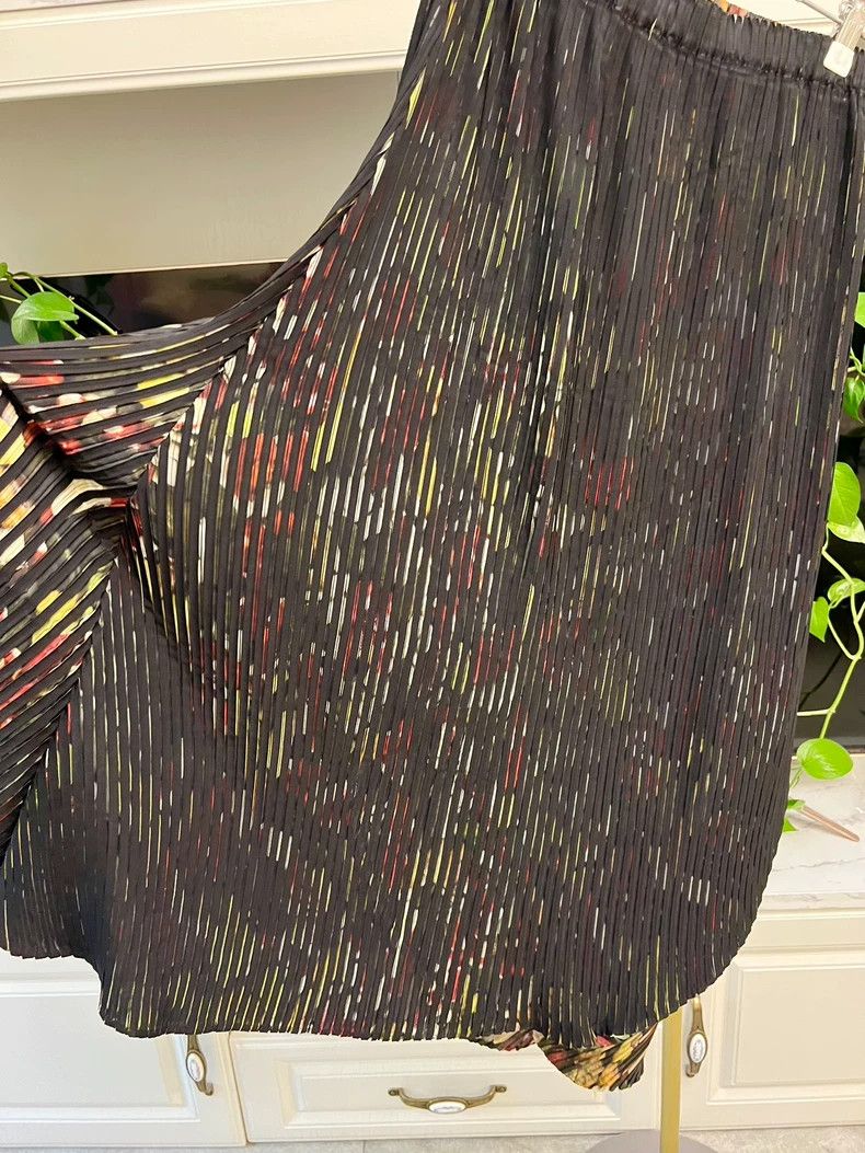 Issey Miyake Classic Black Pleated Skirt with Colorful Pattern Size 22" - 7 Thumbnail
