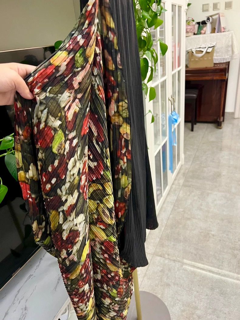 Issey Miyake Classic Black Pleated Skirt with Colorful Pattern Size 22" - 5 Thumbnail