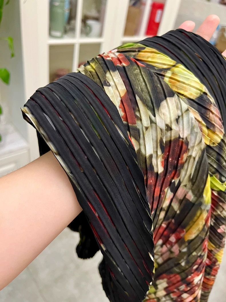 Issey Miyake Classic Black Pleated Skirt with Colorful Pattern Size 22" - 8 Thumbnail