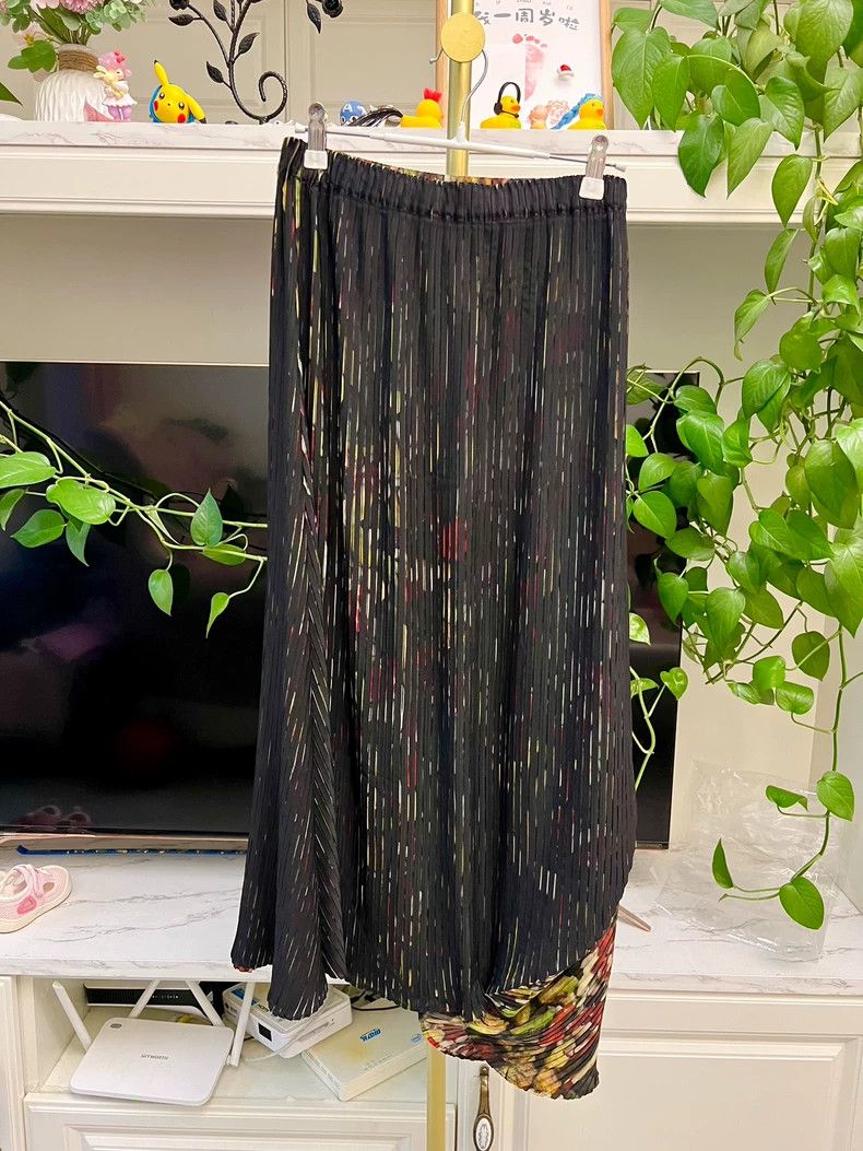 Issey Miyake Classic Black Pleated Skirt with Colorful Pattern Size 22" - 6 Thumbnail