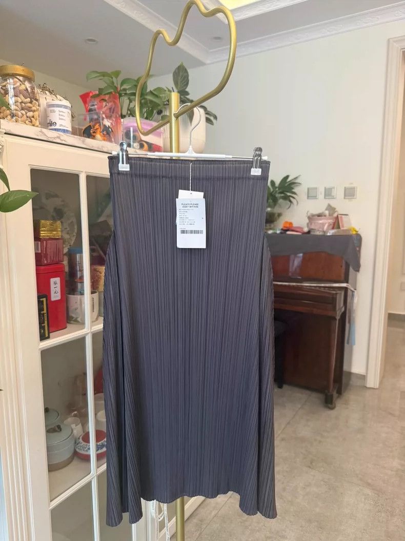 Issey Miyake Issey Miyake Pleated Skirt in Gray Brown Size 23" - 2 Thumbnail