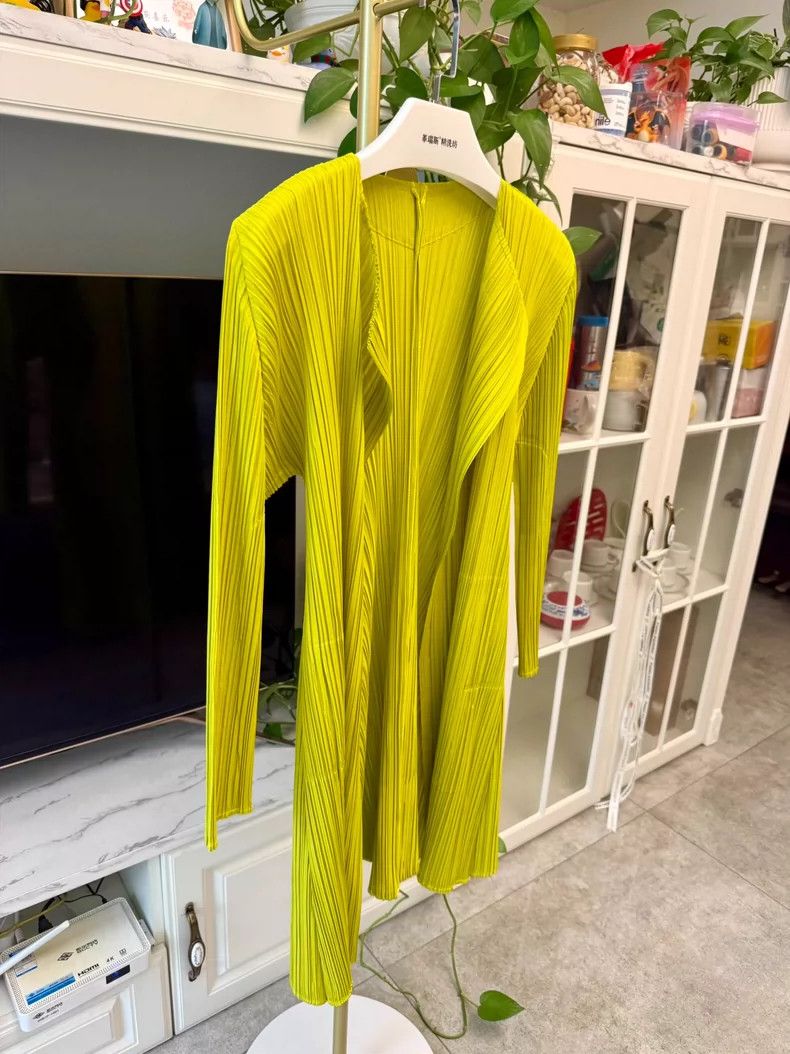 Issey Miyake Yellow Green Lightweight Cardigan by Issey Miyake Size M / US 6-8 / IT 42-44 - 2 Thumbnail