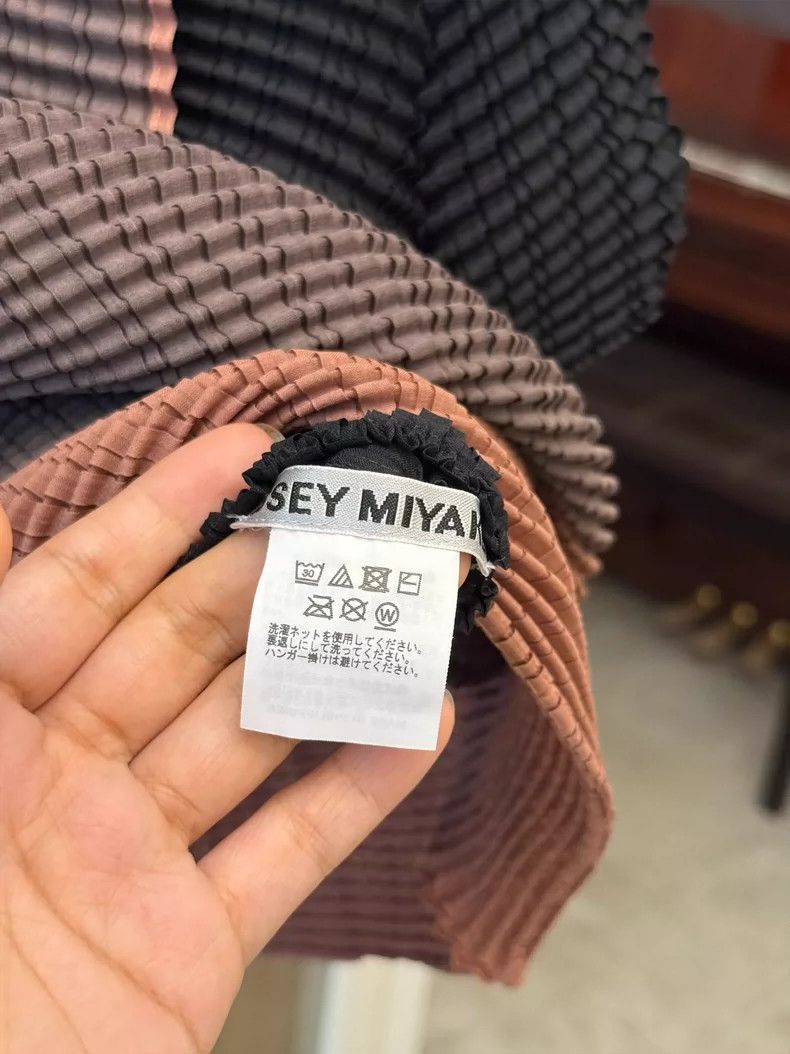 Issey Miyake Issey Miyake Color Block Bubble Top Size ONE SIZE - 3 Thumbnail