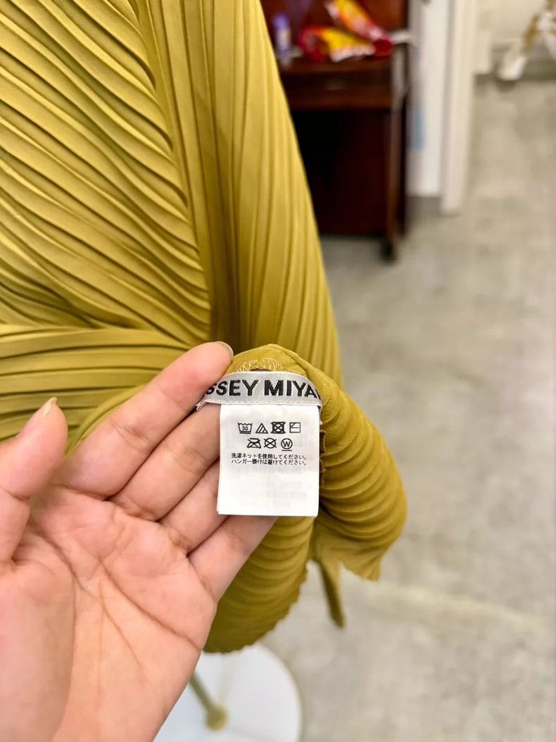 Issey Miyake Issey Miyake Pleated Golden Brown Jacket Size XL / US 12-14 / IT 48-50 - 3 Thumbnail
