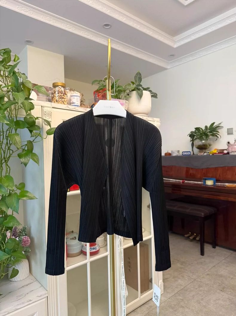 Issey Miyake Issey Miyake Black Cardigan Jacket New Condition Size M / US 6-8 / IT 42-44 - 2 Thumbnail