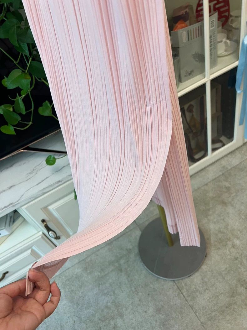 Issey Miyake Beautiful Pink Pleated Half Skirt Size 25" / US 0 / IT 36 - 2 Thumbnail