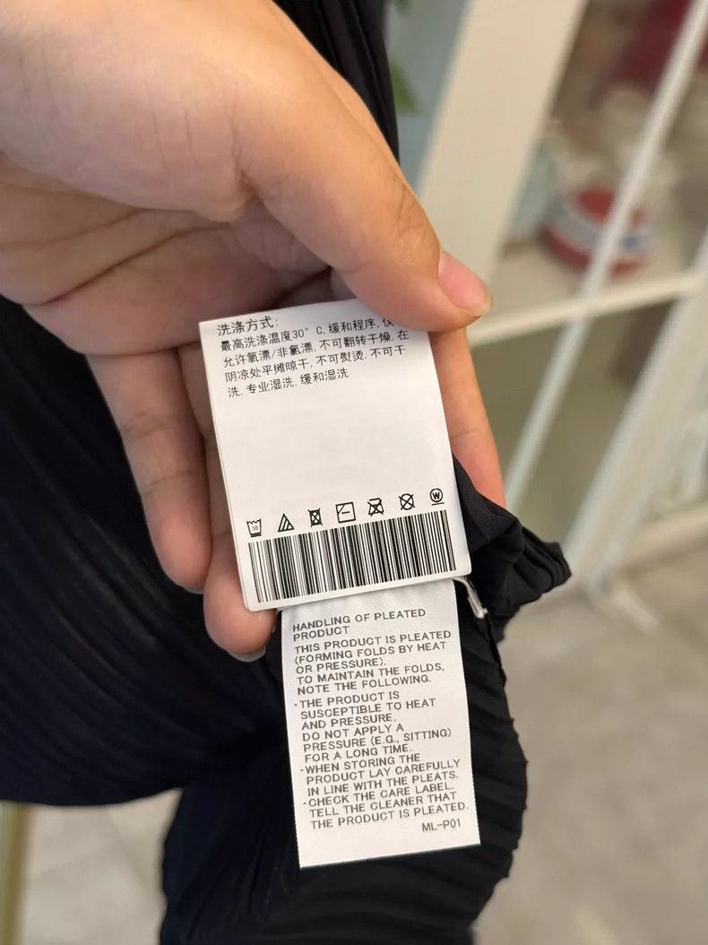 Issey Miyake Issey Miyake Black Pleated Top Size ONE SIZE - 6 Thumbnail
