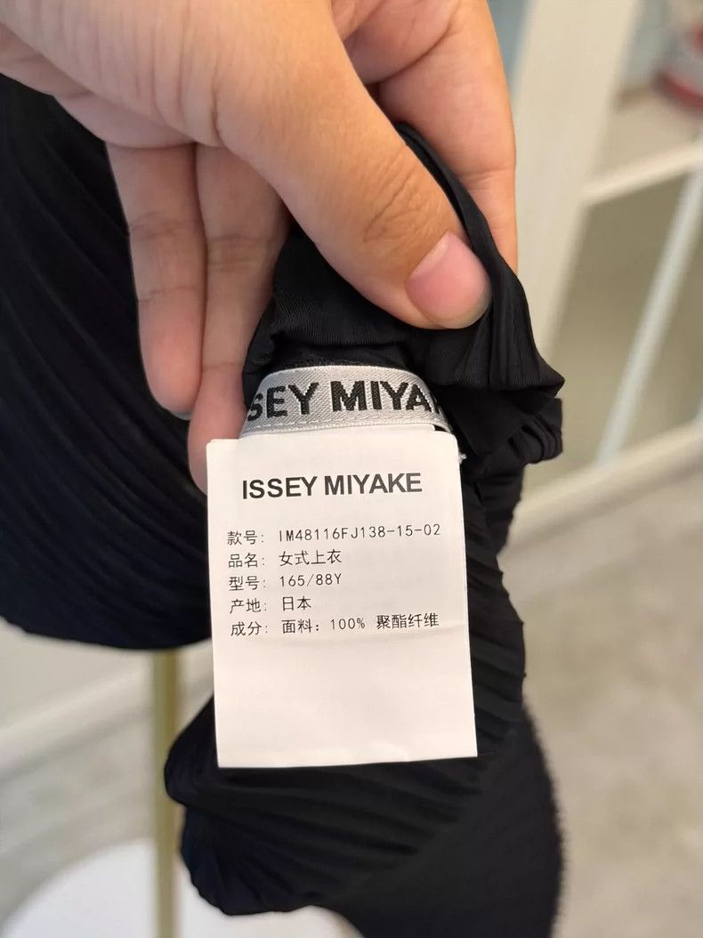 Issey Miyake Issey Miyake Black Pleated Top Size ONE SIZE - 5 Thumbnail