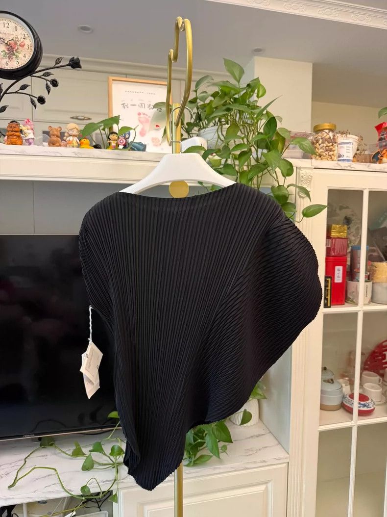 Issey Miyake Issey Miyake Black Pleated Top Size ONE SIZE - 4 Thumbnail