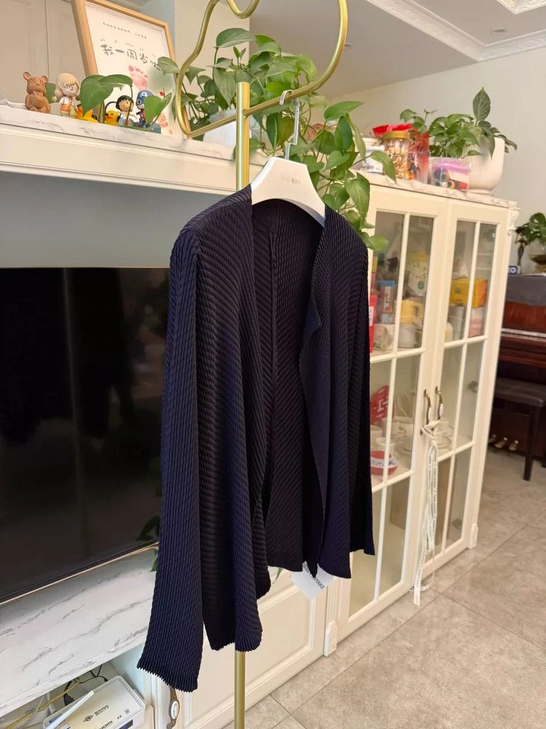 Issey Miyake Issey Miyake Fish Scale Coat Midnight Blue Size ONE SIZE - 3 Thumbnail