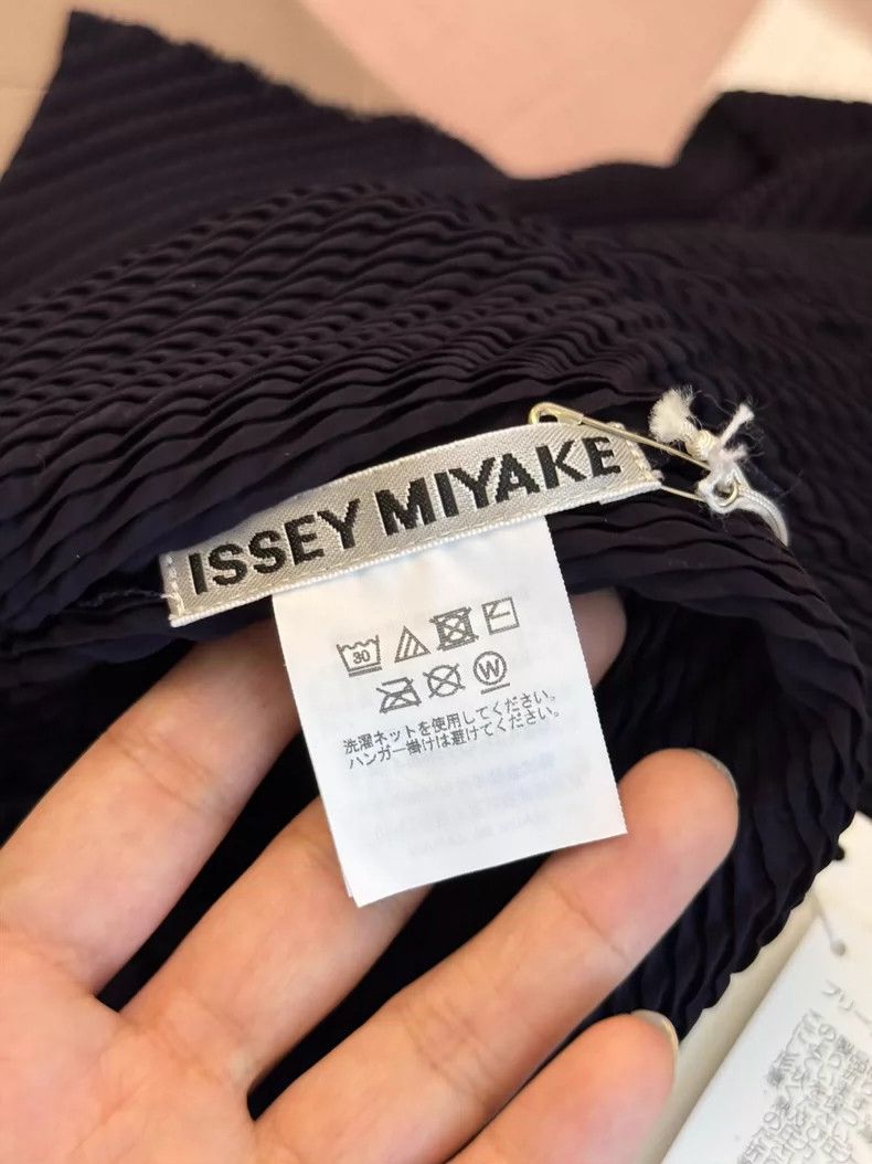 Issey Miyake Issey Miyake Fish Scale Coat Midnight Blue Size ONE SIZE - 7 Thumbnail