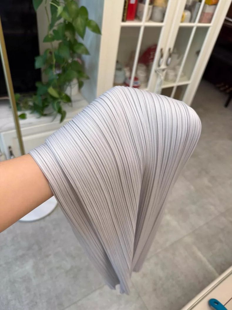 Issey Miyake Issey Miyake Pleated Skirt in Light Gray Size 24" / US 00 / IT 34 - 6 Thumbnail