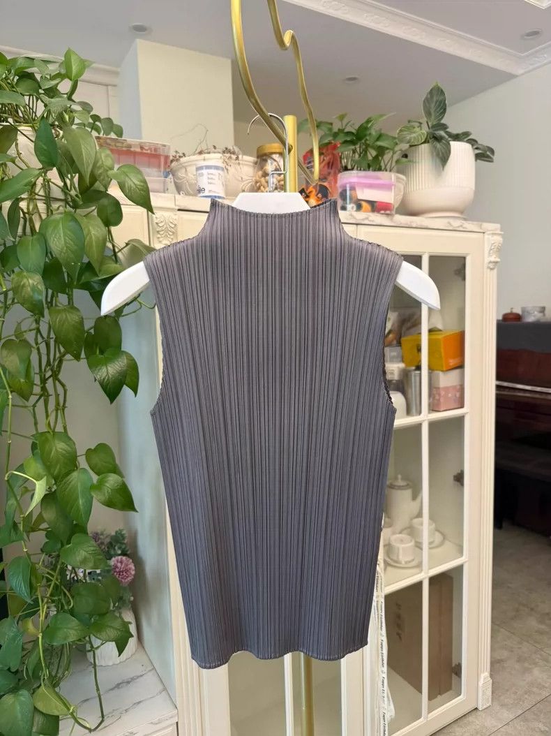 Issey Miyake Issey Miyake Sleeveless Top in Dark Gray Size S / US 4 / IT 40 - 3 Thumbnail