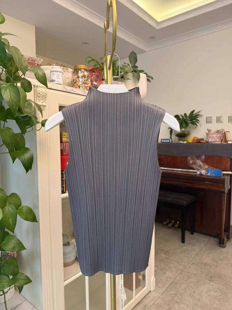 Issey Miyake Issey Miyake Sleeveless Top in Dark Gray Size S / US 4 / IT 40 - 2 Thumbnail