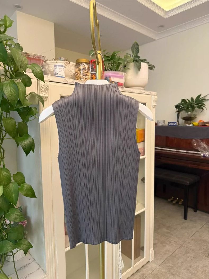Issey Miyake Issey Miyake Sleeveless Top in Dark Gray Size S / US 4 / IT 40 - 6 Thumbnail