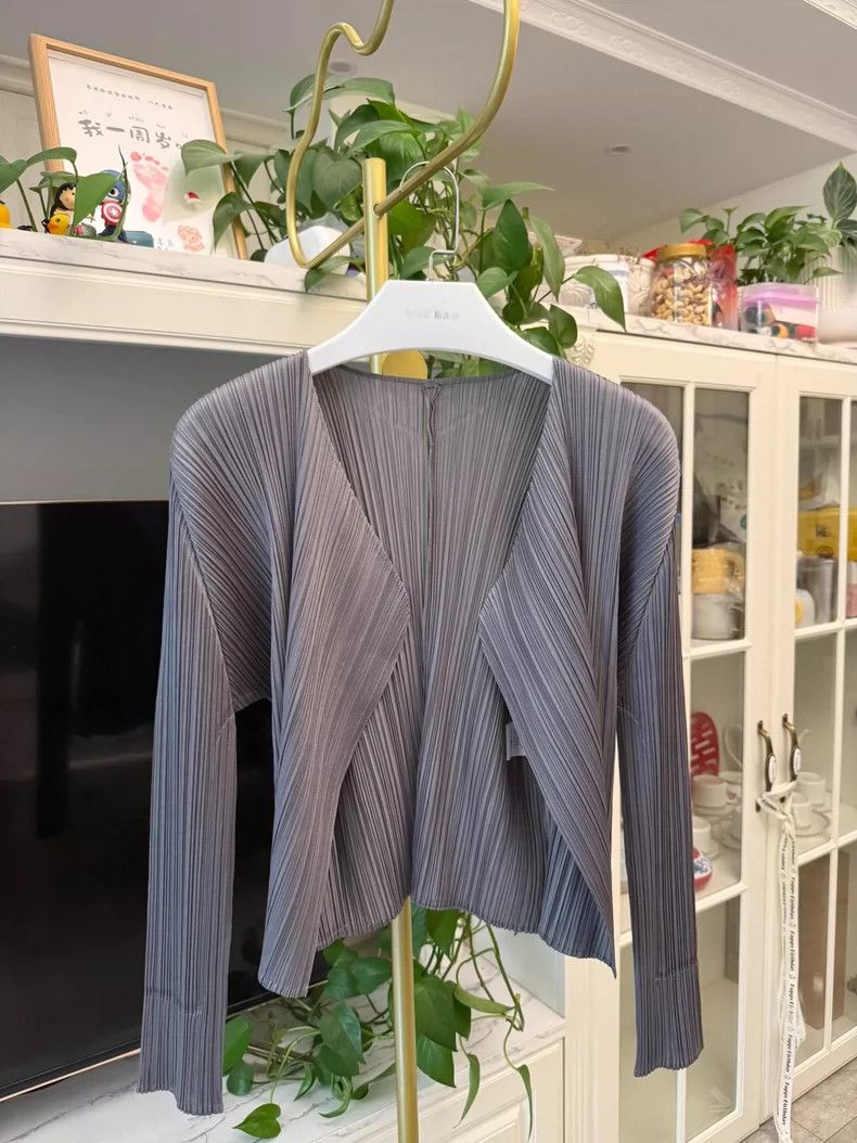 Issey Miyake Issey Miyake Gray Cardigan Jacket Size 4 Size L / US 10 / IT 46 - 2 Thumbnail