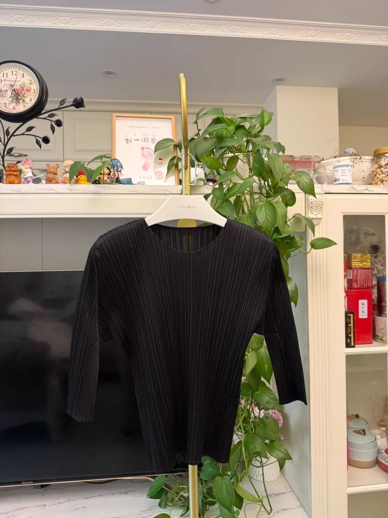 Issey Miyake Issey Miyake Black Pleated Top Size M / US 6-8 / IT 42-44 - 2 Thumbnail