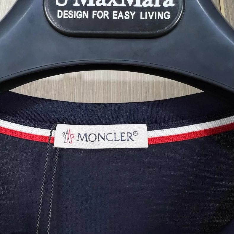 Moncler Moncler Short Sleeve T-Shirt with Pocket Size S / US 4 / IT 40 - 5 Thumbnail