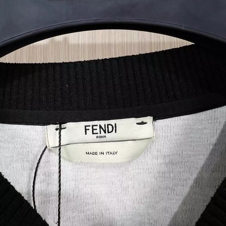 Fendi Fendi Colorful Logo Cropped Sweatshirt Size M / US 6-8 / IT 42-44 - 5 Thumbnail