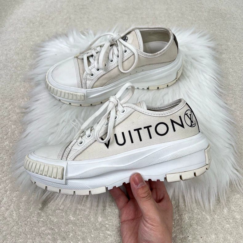 Louis Vuitton Louis Vuitton White Casual Sneakers Size 34 Size US 4 / IT 34 - 2 Thumbnail